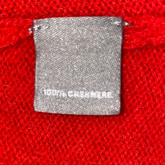 Neiman Marcus Small Cashmere Collection
Cashmere Basic Red Tank Top - Picture 7 of 8